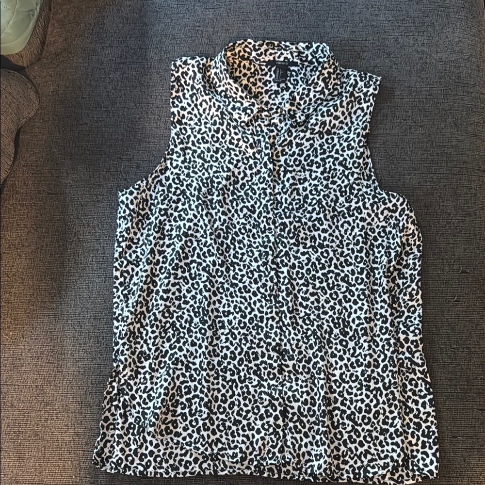Forever 21 Black and White Sleeveless Button Down Blouse